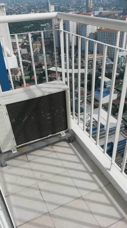 Sm Light - 1br With Balcony Ff Apartment Manila